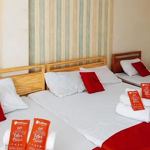  Hotel Reddoorz Near Airport